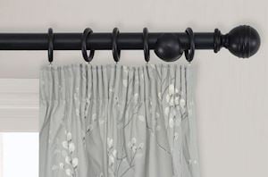 Laura Ashley 35mm Ribbed Ball Wooden Curtain Pole Black - Thumbnail 4